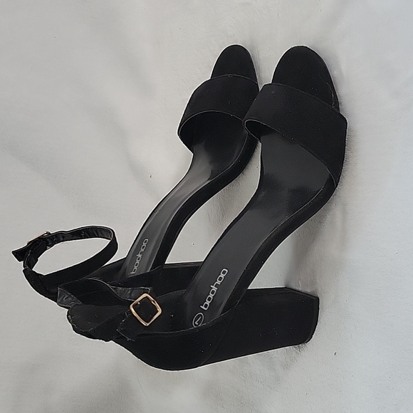Boohoo Shoes - NWOT Boohoo Black Faux Suede Sandal Heels